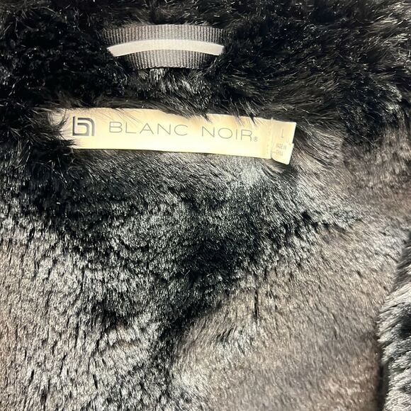 Blanc Noir  - Picture 3 of 6